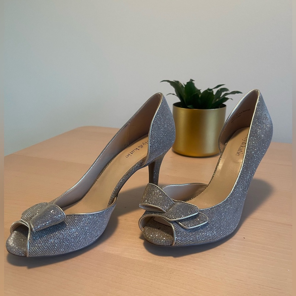Glam peep toe heel